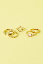 Minimalist ring with circle